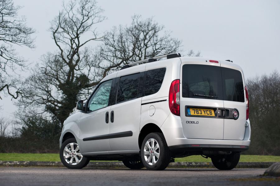  Fiat Doblo 2015 года  (UK) (фото 2 из 4)